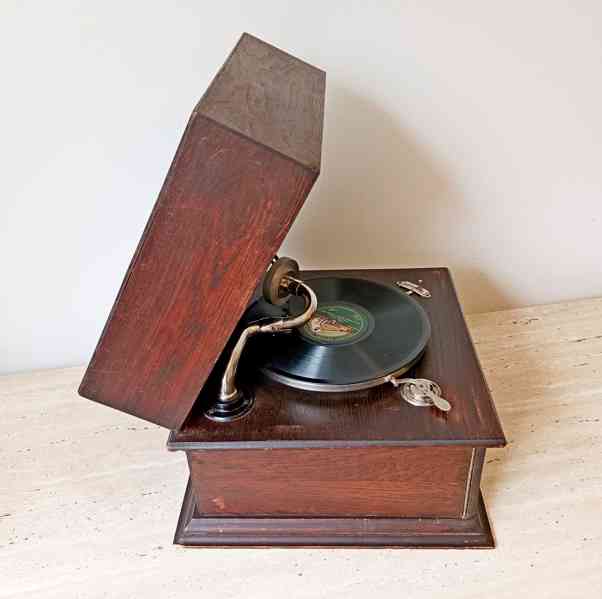 Starožitný stolní gramofon ve dřevené skříni, top stav - foto 6