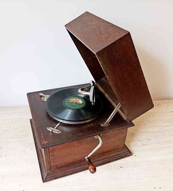 Starožitný stolní gramofon ve dřevené skříni, top stav - foto 5