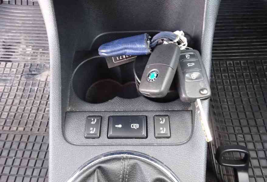 Škoda Roomster 1.4i 16V r.v.2011 (63 kw) serviska - foto 13