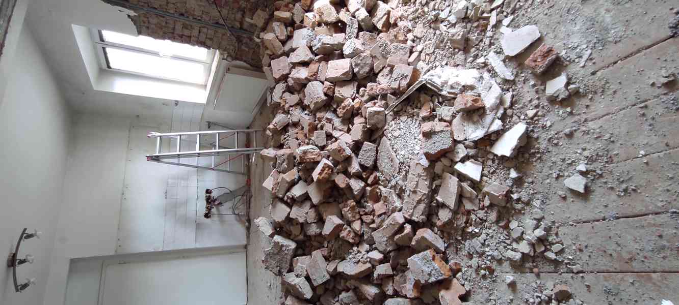 Cihly z bouračky  - foto 2