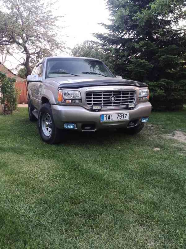 Cadillac escalade první generace  - foto 9