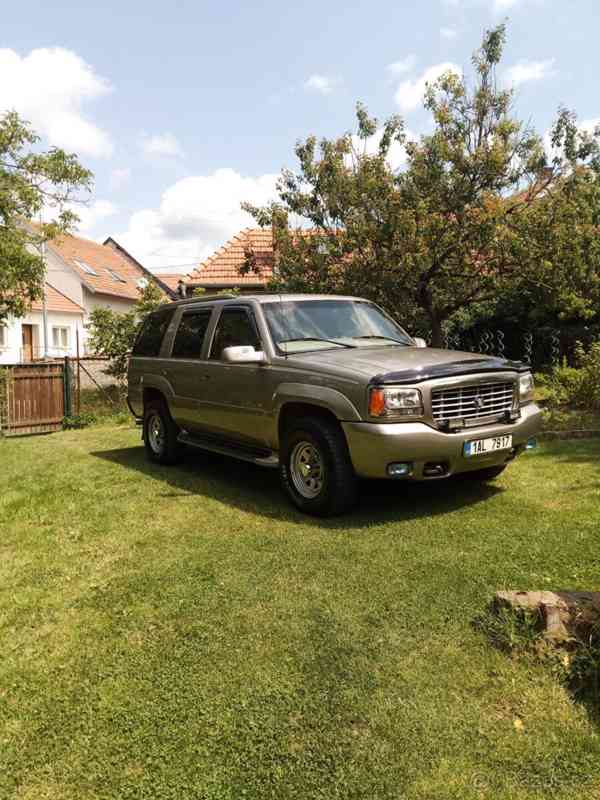 Cadillac escalade první generace  - foto 1