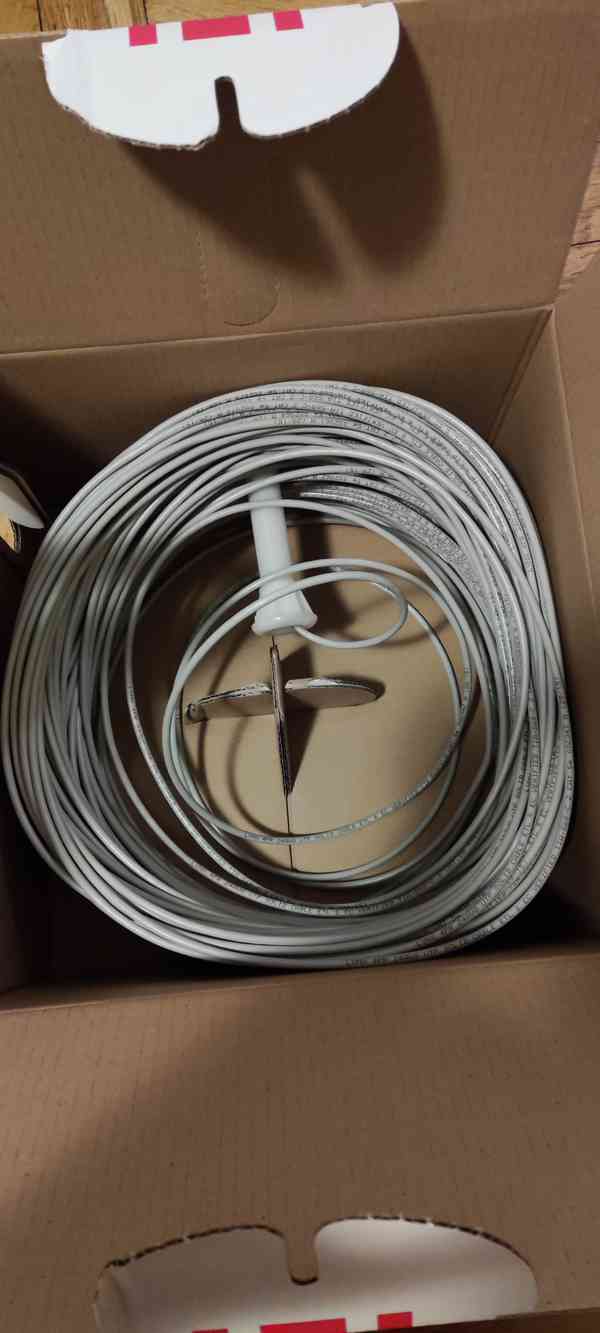 UTP kabel LYNX, Cat5E, licna, PVC, Dca, šedá - foto 3