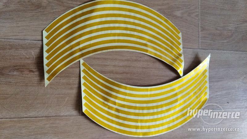 Reflexní samolepící pásky na kola - žlutá/zlatá - foto 1