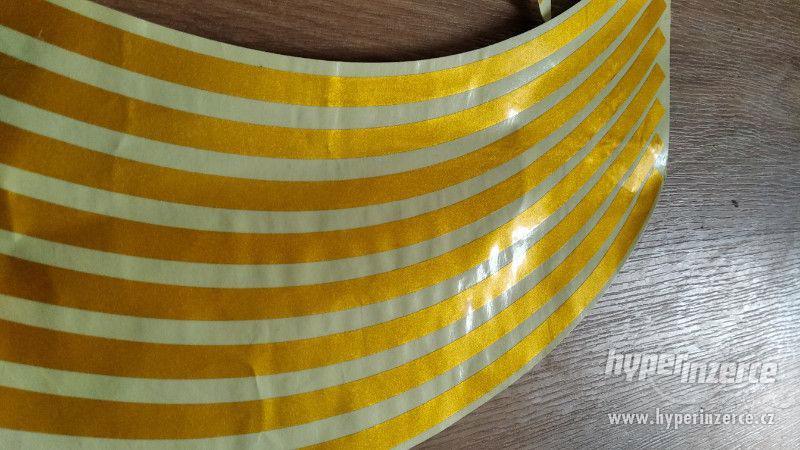 Reflexní samolepící pásky na kola - žlutá/zlatá - foto 2