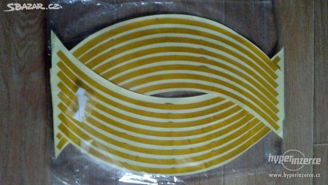 Reflexní samolepící pásky na kola - žlutá/zlatá - foto 3