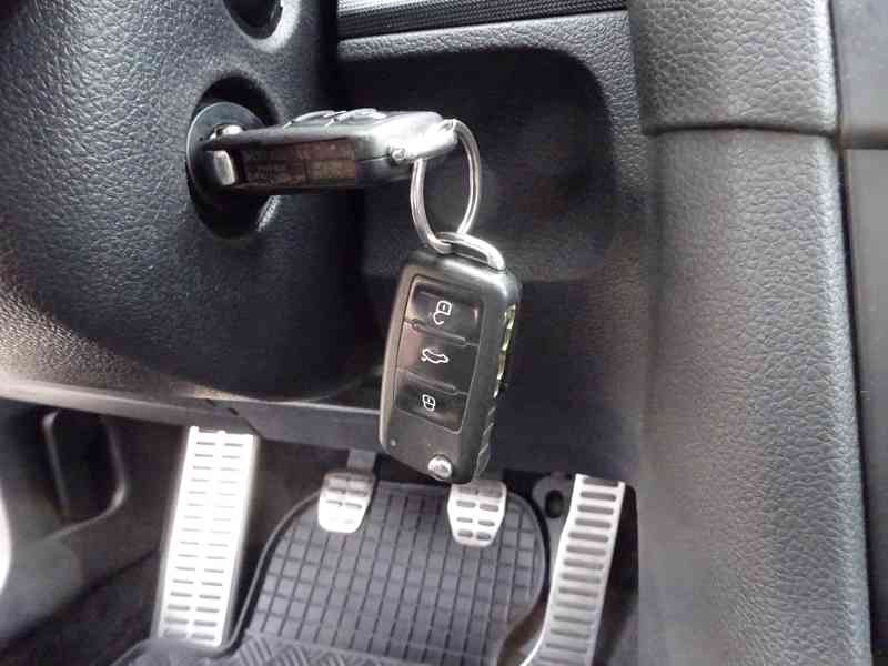 VW Golf 1.4 TSI r.v.2012 (90 kw) serviska - foto 12