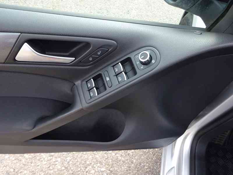 VW Golf 1.4 TSI r.v.2012 (90 kw) serviska - foto 6