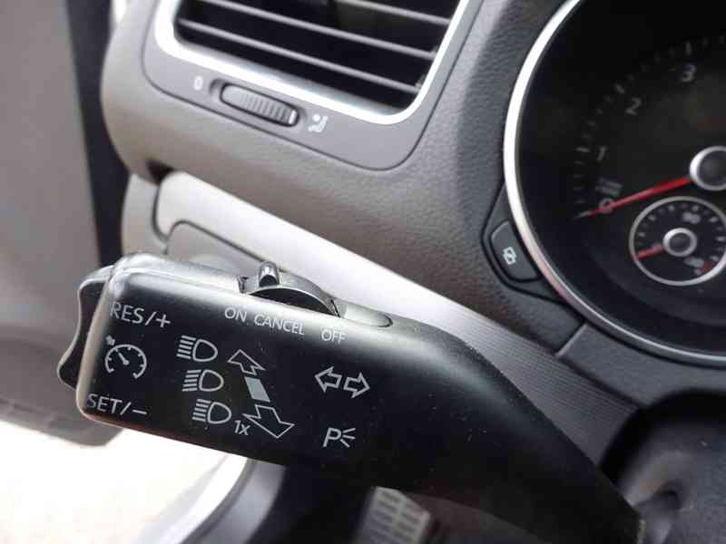 VW Golf 1.4 TSI r.v.2012 (90 kw) serviska - foto 11