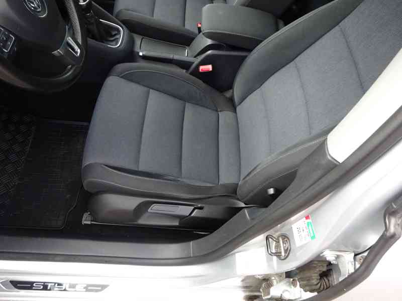 VW Golf 1.4 TSI r.v.2012 (90 kw) serviska - foto 13