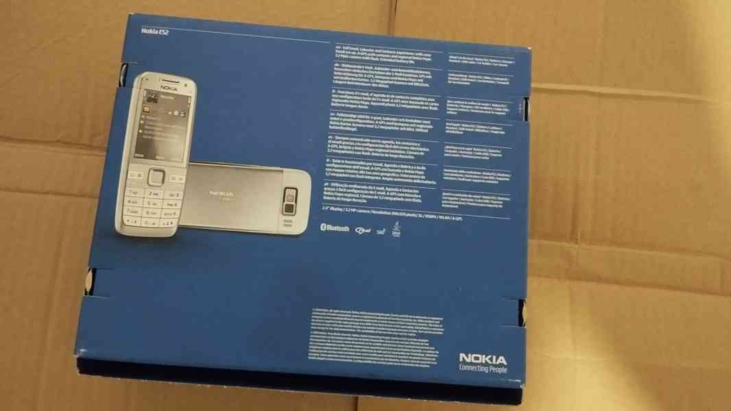 2x Nokia E52, Kompletní balení! - foto 10