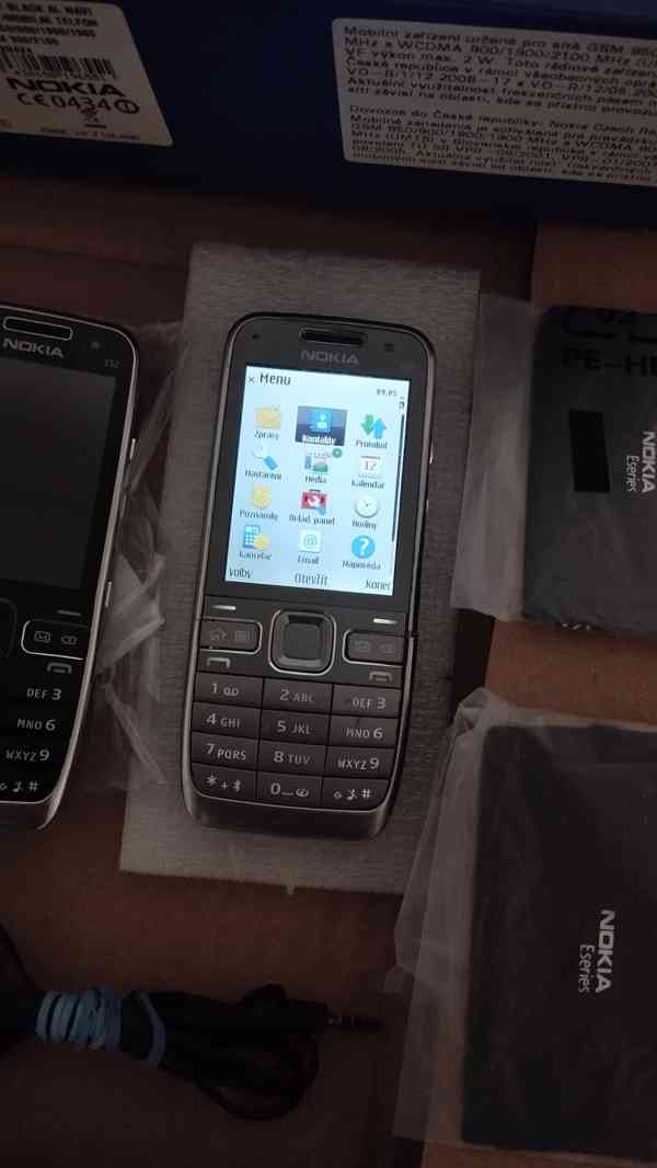 2x Nokia E52, Kompletní balení! - foto 3