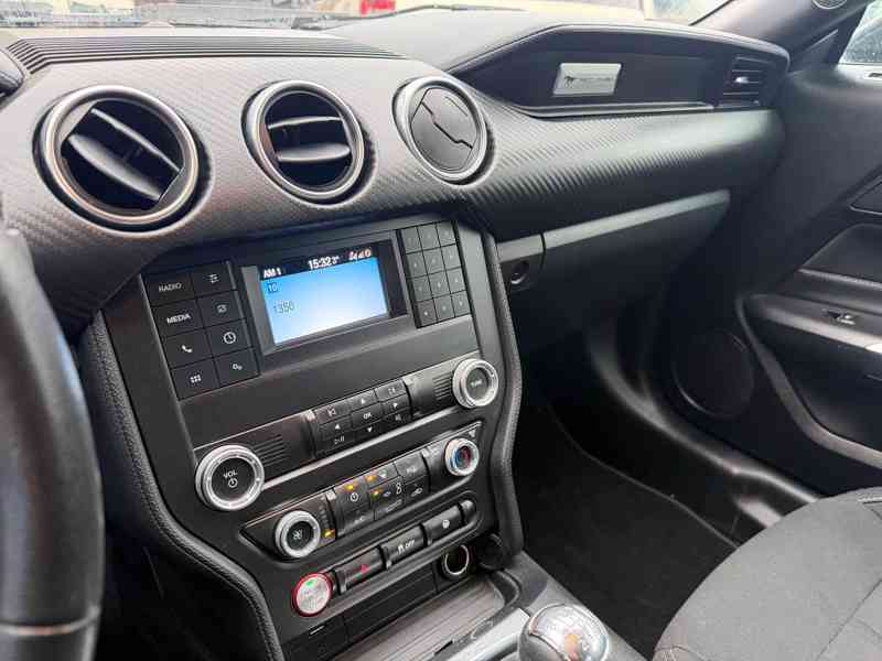 Ford Mustang 2.3 EcoBoost Manuál 08/2021 TOP STAV - foto 23