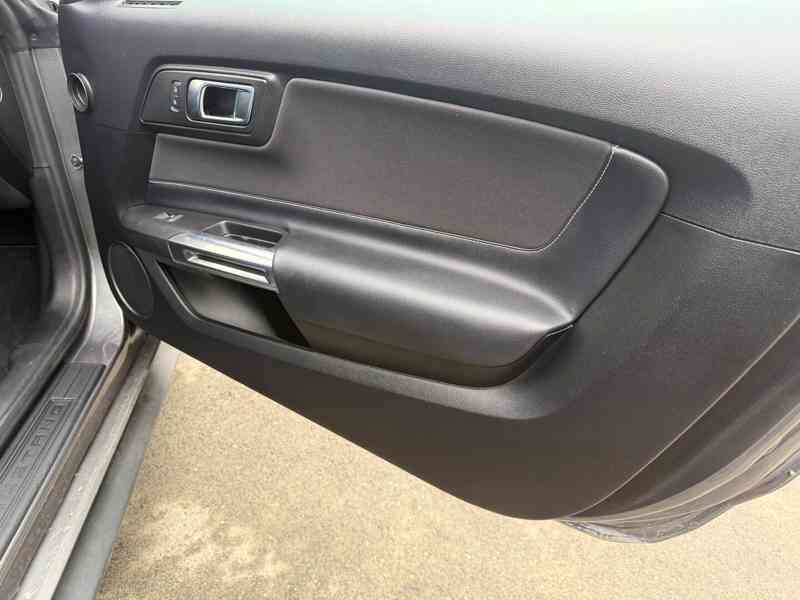 Ford Mustang 2.3 EcoBoost Manuál 08/2021 TOP STAV - foto 14