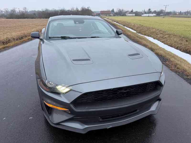 Ford Mustang 2.3 EcoBoost Manuál 08/2021 TOP STAV - foto 9