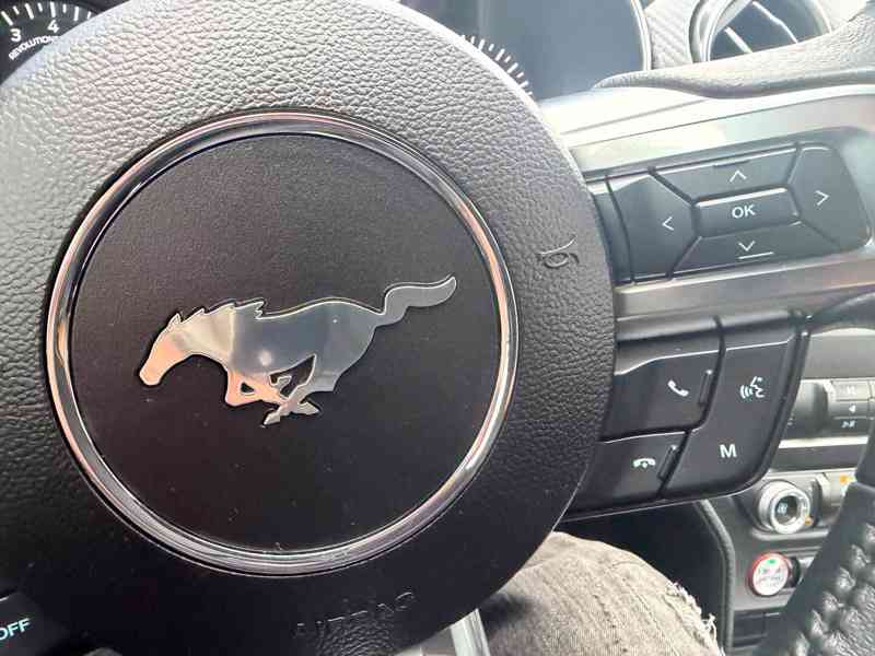 Ford Mustang 2.3 EcoBoost Manuál 08/2021 TOP STAV - foto 22