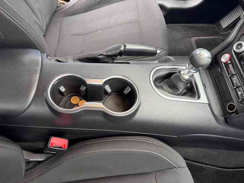 Ford Mustang 2.3 EcoBoost Manuál 08/2021 TOP STAV - foto 17