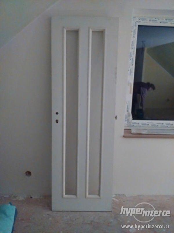 Interiérové dveře prosklené bílé pravé 60cm - foto 1