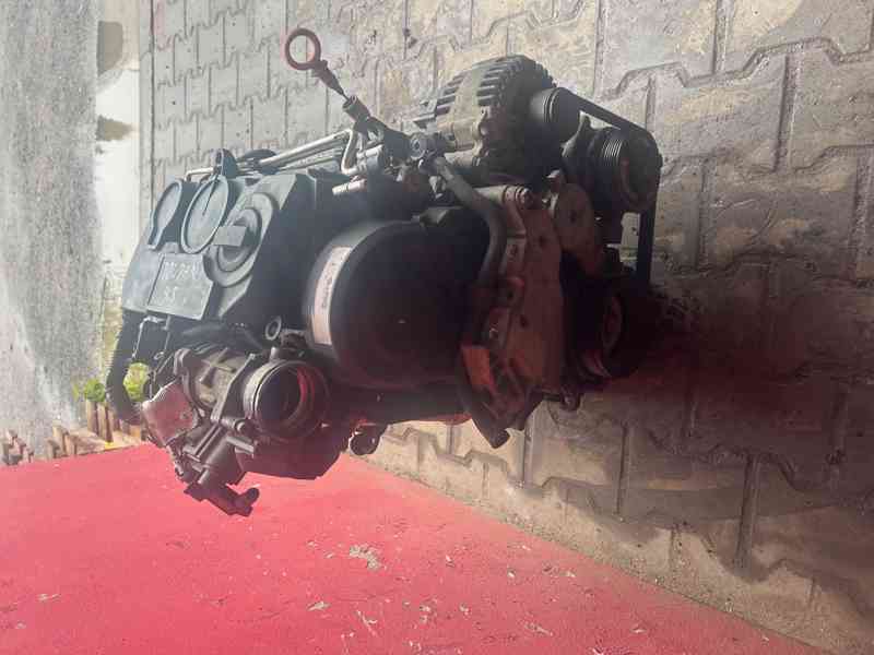 Motor 1,9TDI 77KW VW Touran typ BLS kompletní - foto 2