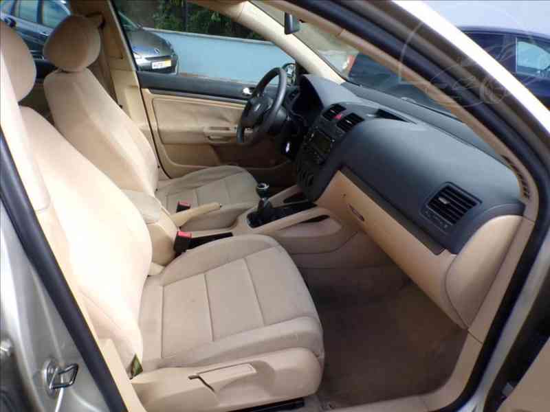 Vw Golf 2,0 FSI 110kW COMFORT - foto 12