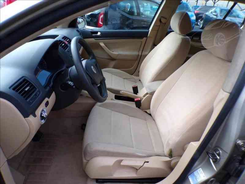 Vw Golf 2,0 FSI 110kW COMFORT - foto 8