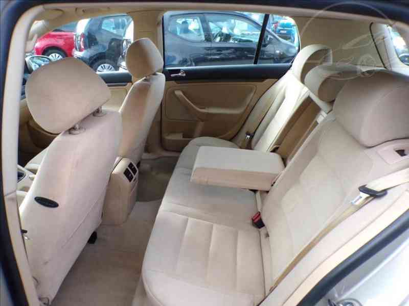 Vw Golf 2,0 FSI 110kW COMFORT - foto 9