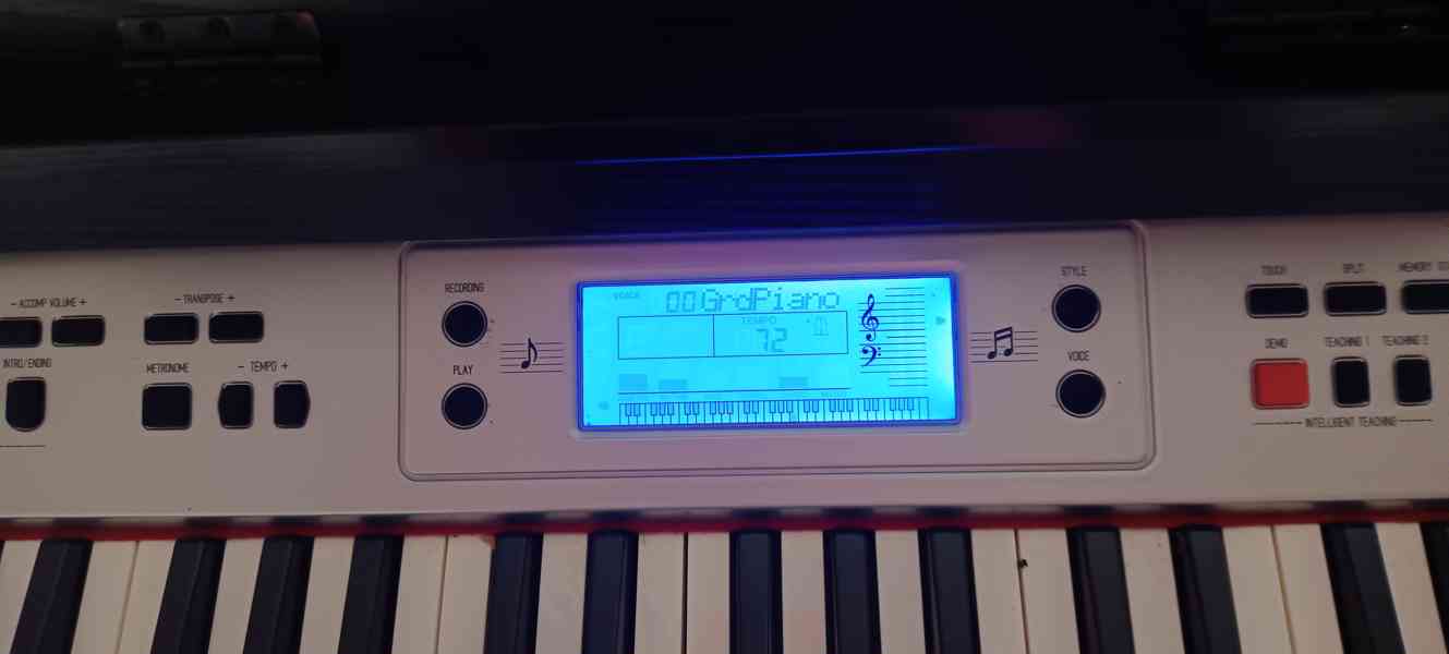 Digitální piano / keyboard s doprovody Fox 818 - foto 3