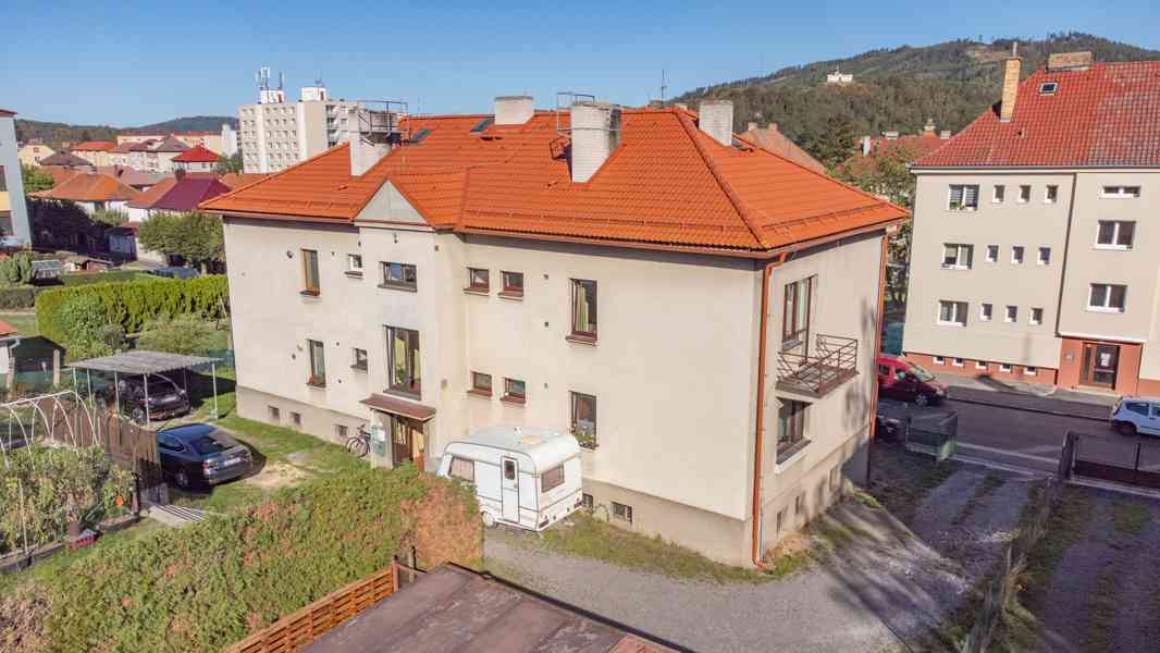 Slunný zděný byt 3+1 s balkonem a vl. zahrádkou v Sušici - foto 28