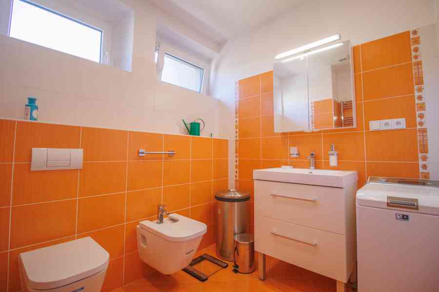 Slunný zděný byt 3+1 s balkonem a vl. zahrádkou v Sušici - foto 14