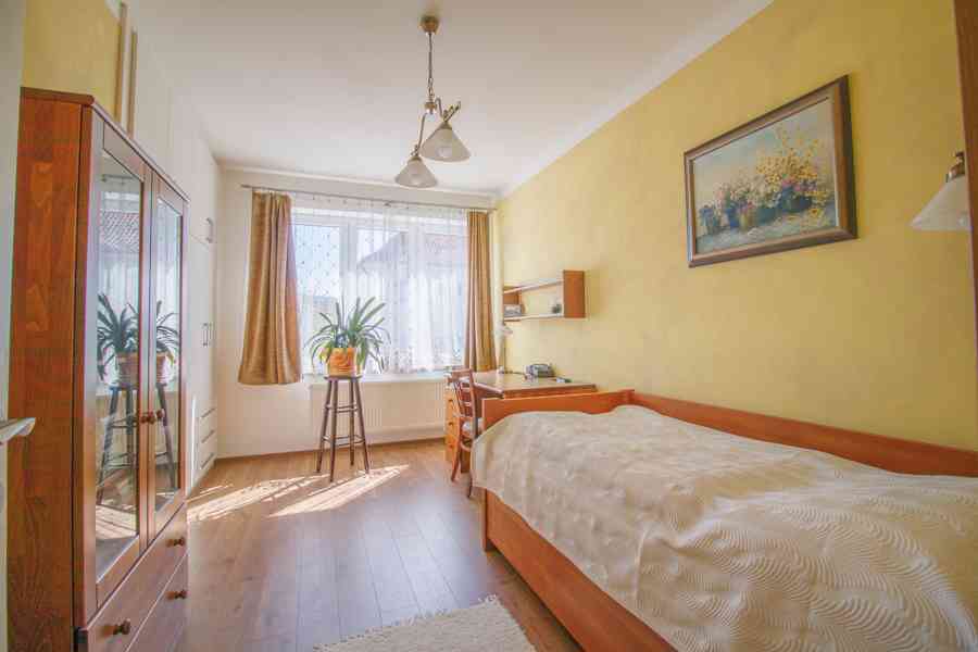 Slunný zděný byt 3+1 s balkonem a vl. zahrádkou v Sušici - foto 10