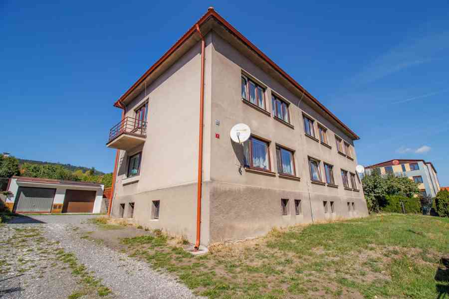 Slunný zděný byt 3+1 s balkonem a vl. zahrádkou v Sušici - foto 30