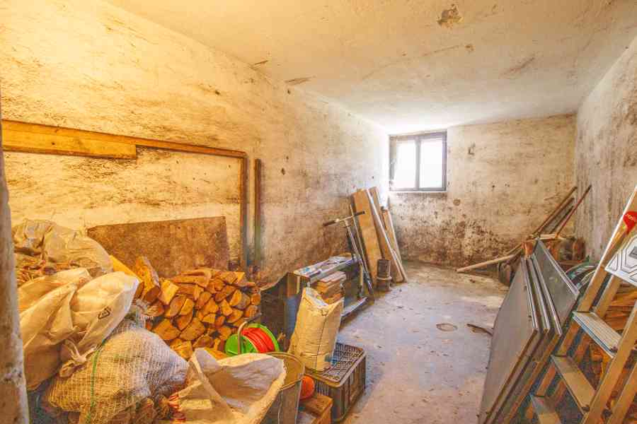 Slunný zděný byt 3+1 s balkonem a vl. zahrádkou v Sušici - foto 21