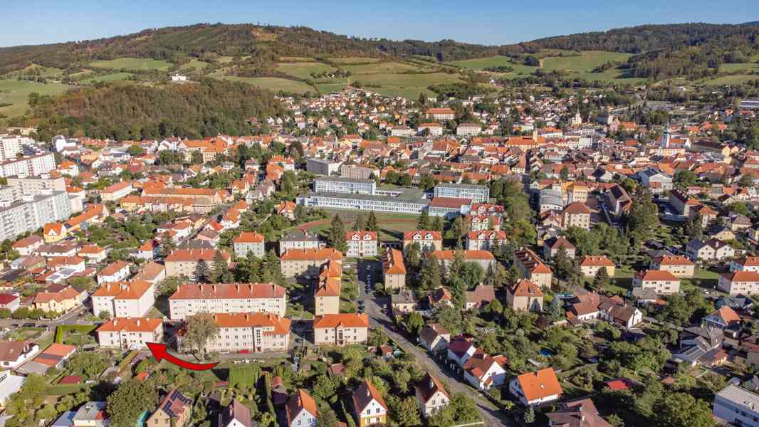 Slunný zděný byt 3+1 s balkonem a vl. zahrádkou v Sušici - foto 33
