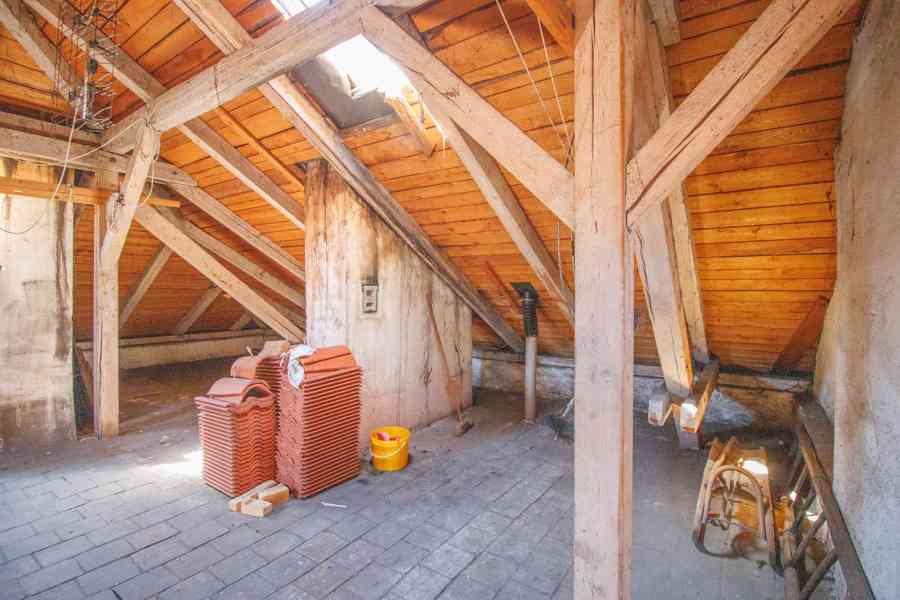 Slunný zděný byt 3+1 s balkonem a vl. zahrádkou v Sušici - foto 22