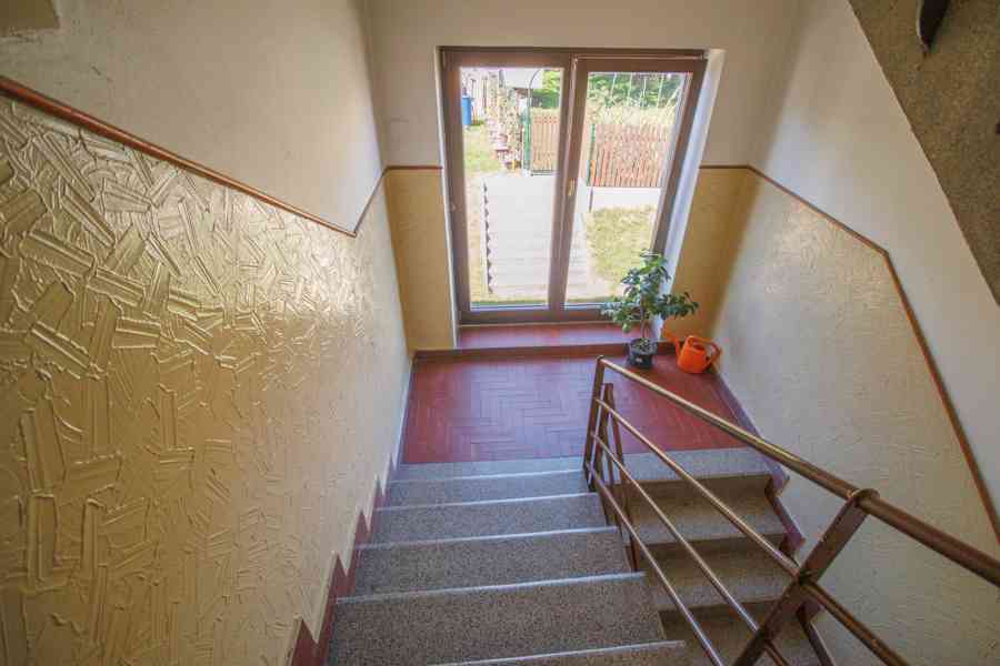 Slunný zděný byt 3+1 s balkonem a vl. zahrádkou v Sušici - foto 19