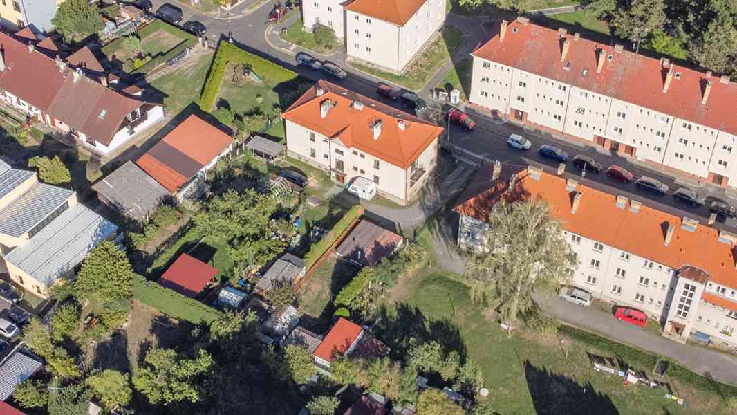 Slunný zděný byt 3+1 s balkonem a vl. zahrádkou v Sušici - foto 26