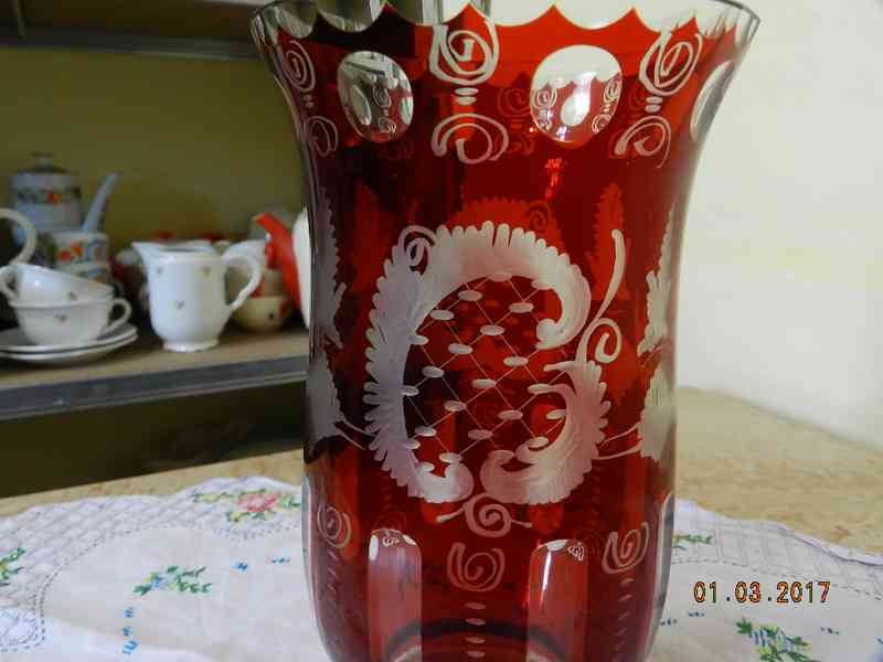 Hezká stará broušená rubínová Váza - foto 3