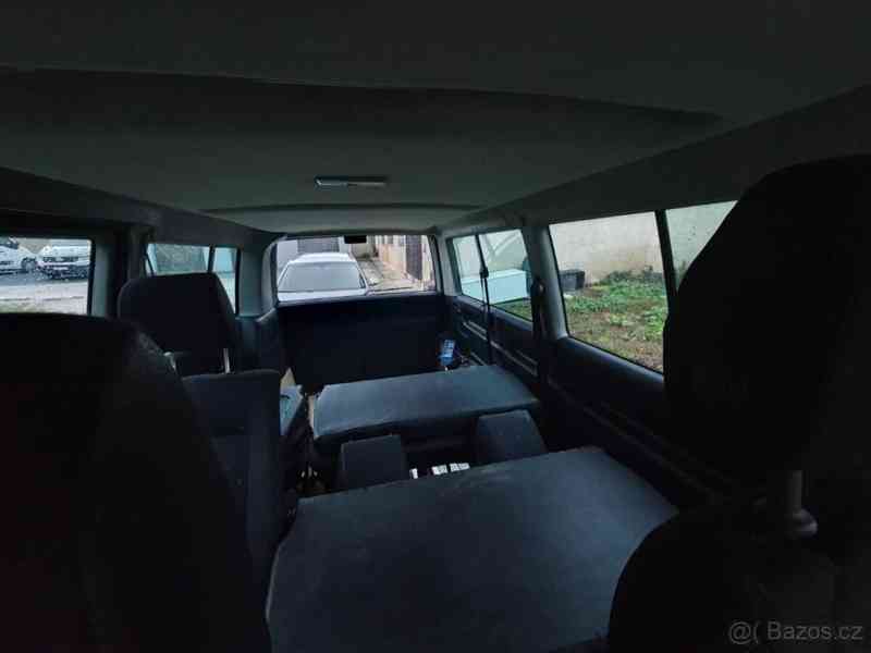 Volkswagen Caravelle 2,5 - foto 8
