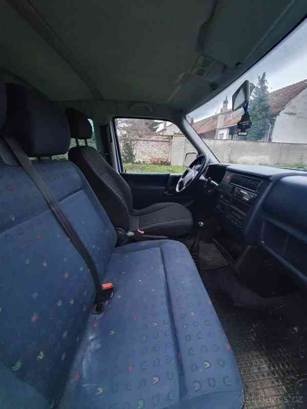 Volkswagen Caravelle 2,5 - foto 14