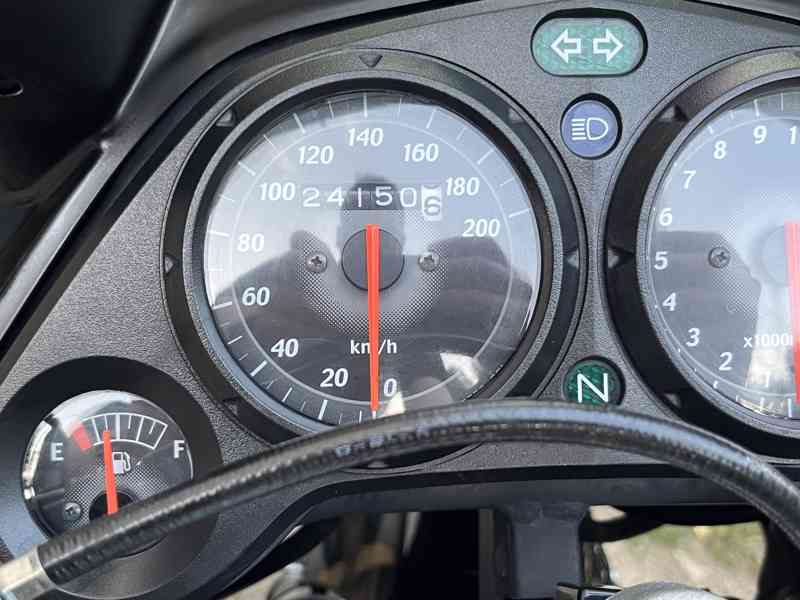 Honda CBR 125 R - foto 10