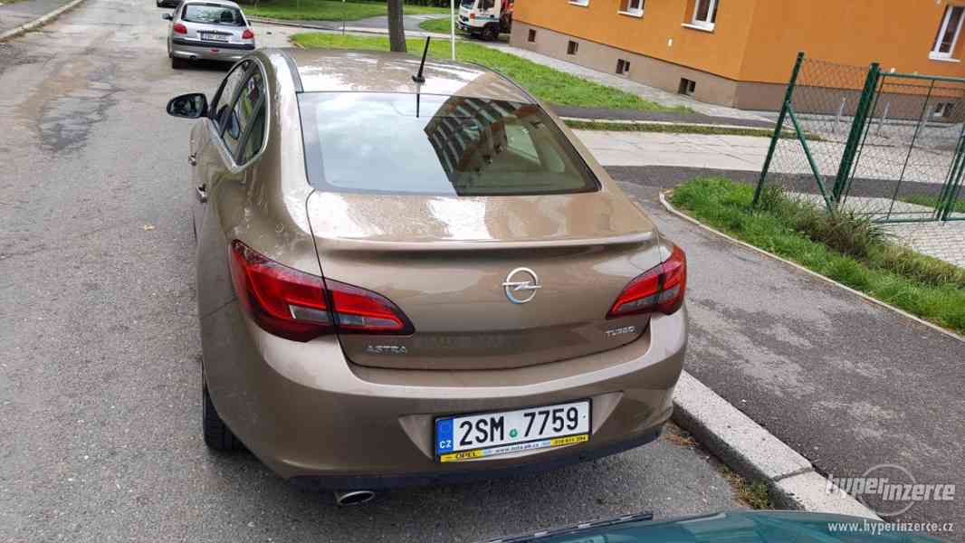 Opel Astra notchback 1,4 turbo - foto 5