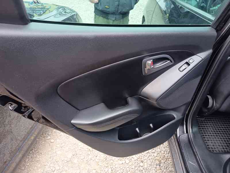 Hyundai ix35 2,0GDI 4WD ČR 1.maj 4x4  - foto 19