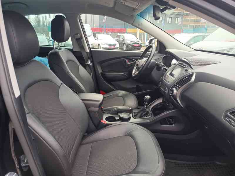 Hyundai ix35 2,0GDI 4WD ČR 1.maj 4x4  - foto 12