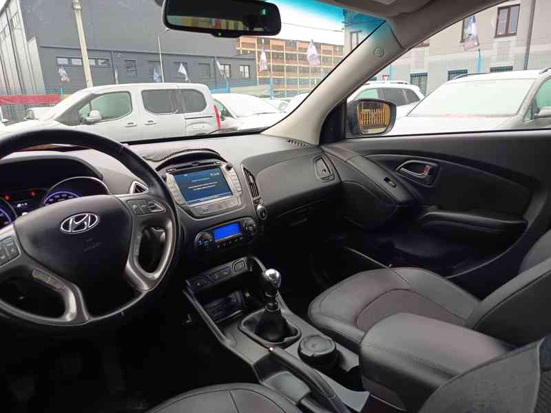 Hyundai ix35 2,0GDI 4WD ČR 1.maj 4x4  - foto 18