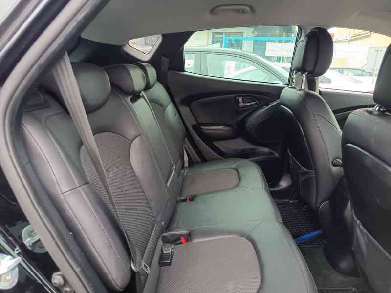 Hyundai ix35 2,0GDI 4WD ČR 1.maj 4x4  - foto 13