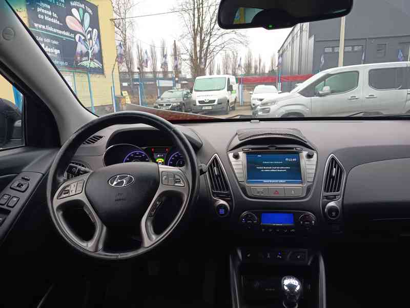 Hyundai ix35 2,0GDI 4WD ČR 1.maj 4x4  - foto 17