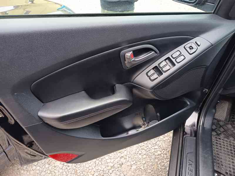 Hyundai ix35 2,0GDI 4WD ČR 1.maj 4x4  - foto 20