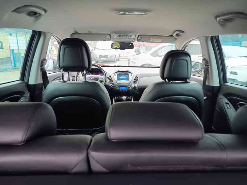 Hyundai ix35 2,0GDI 4WD ČR 1.maj 4x4  - foto 21