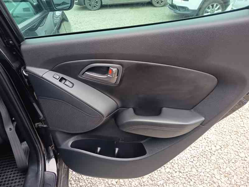 Hyundai ix35 2,0GDI 4WD ČR 1.maj 4x4  - foto 15