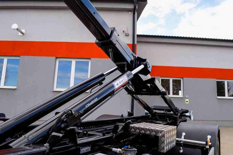 MAN TGM 18.250 - NOVÝ HÁKOVÝ NOSIČ KONTEJNERŮ CHARVÁT EU6 - foto 93